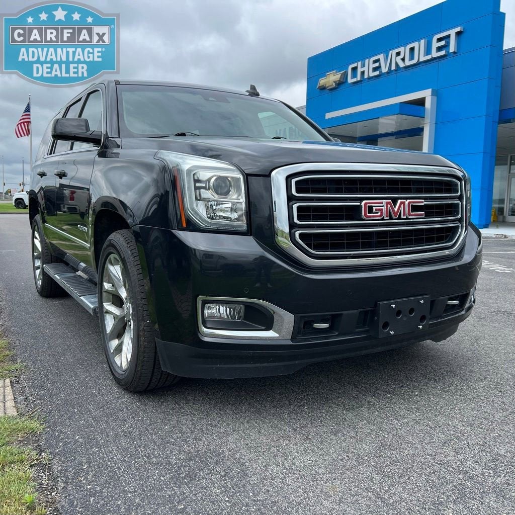 2020 GMC Yukon SLT in Carbon Black Metallic — front three-quarter view