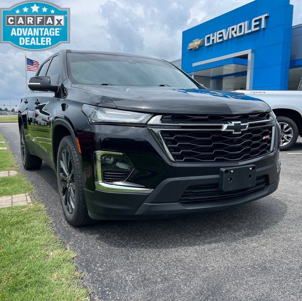 2022 Chevrolet Traverse RS in Mosaic Black Metallic — front three-quarter view