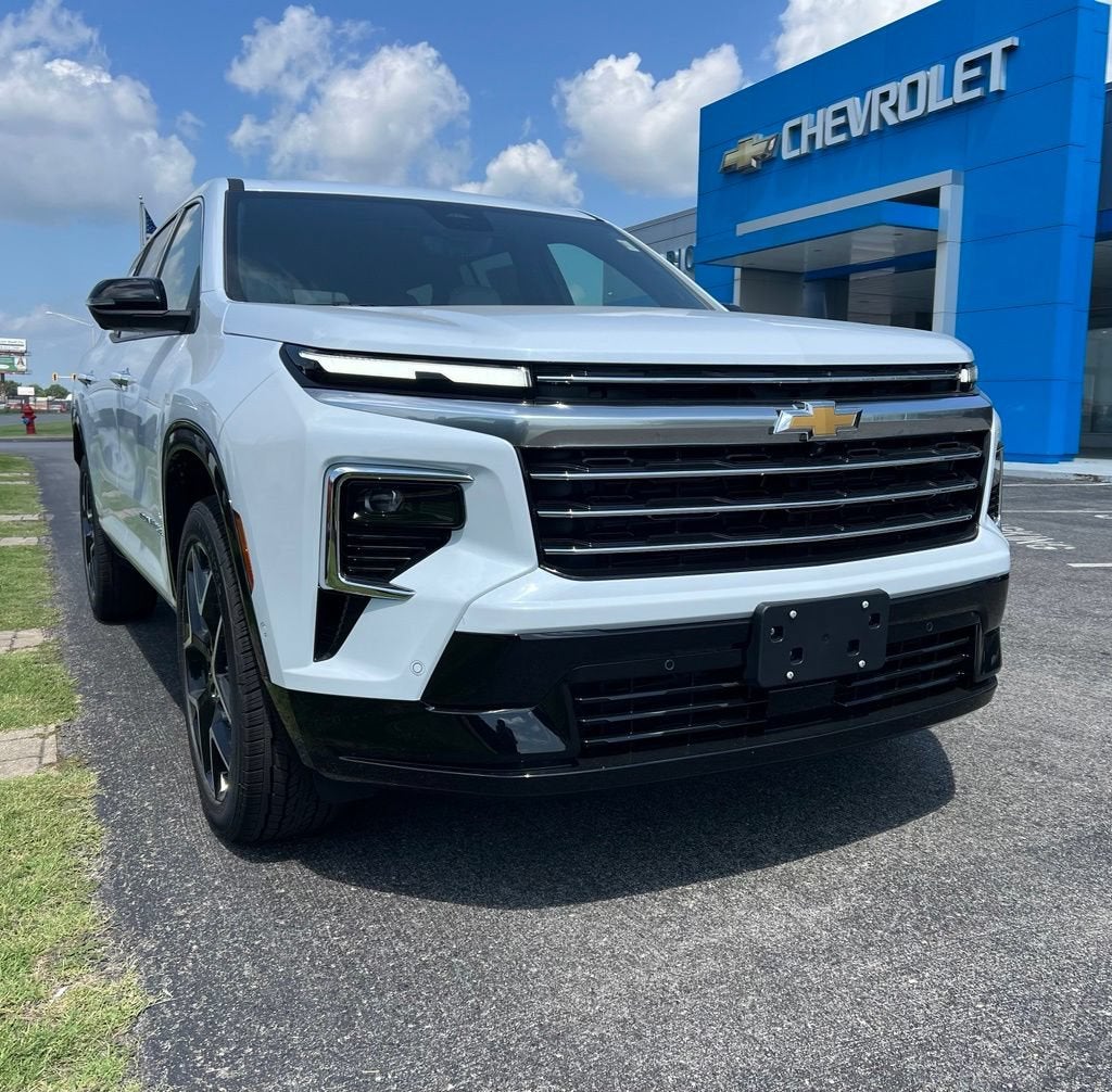 2026 Chevrolet Traverse High Country in Polar White Tricoat — front three-quarter view